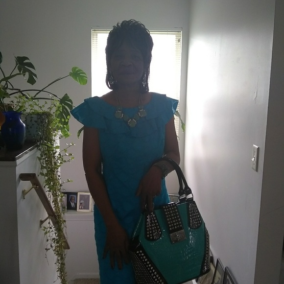 Meet your Posher, Sheila - Picture 2 of 3